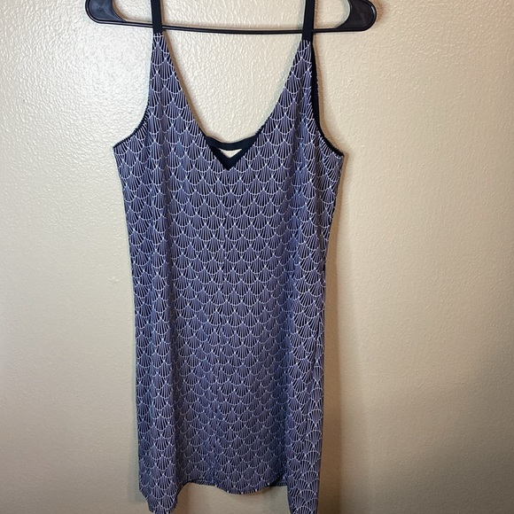 Pinch Scallop V Neck Dress - Picture 4 of 5